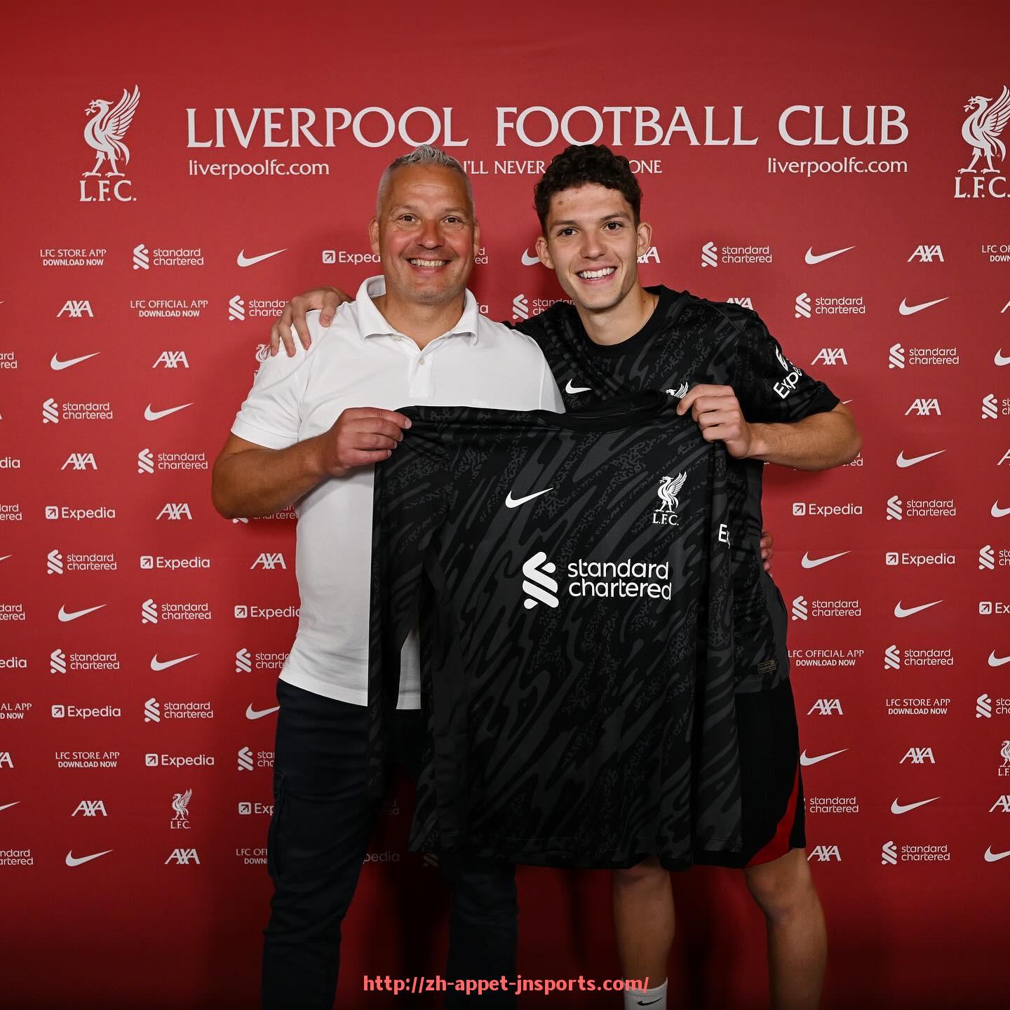 江南体育APP-世俱杯中的心理战：球员临场心态对比赛结果的决定性作用